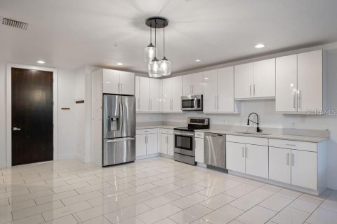Townhouse in Winter Park, Florida 4 bedrooms, 215.25 sq.m. № 2103333 - photo 6