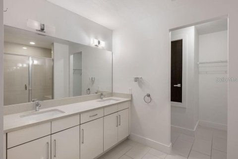 Townhouse in Winter Park, Florida 4 bedrooms, 215.25 sq.m. № 2103333 - photo 12