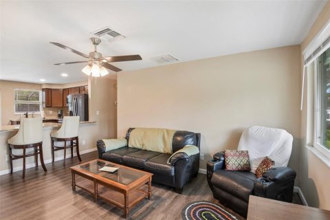 House in Seminole, Florida 3 bedrooms, 88.44 sq.m. № 2314633 - photo 5