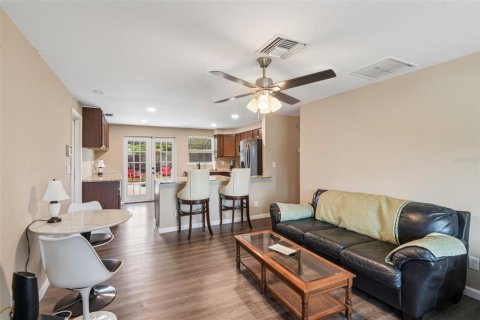 House in Seminole, Florida 3 bedrooms, 88.44 sq.m. № 2314633 - photo 3
