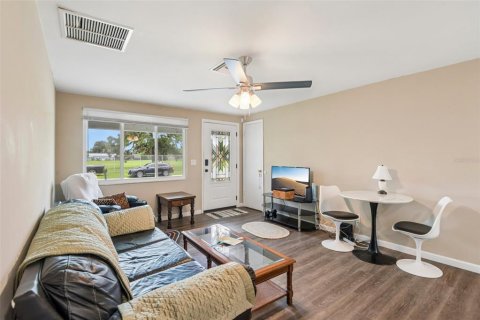 House in Seminole, Florida 3 bedrooms, 88.44 sq.m. № 2314633 - photo 4