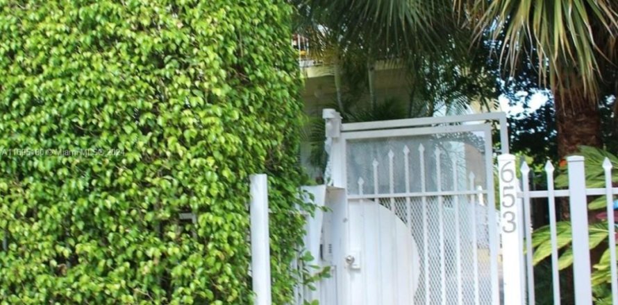 Studio in the Condo in Miami Beach, Florida  № 1447864