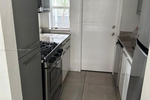 Condo in Miami Beach, Florida  № 1447864 - photo 3