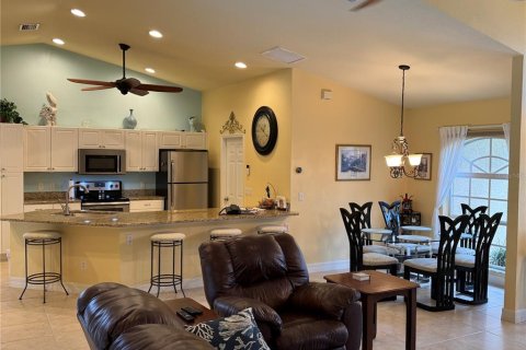 House in Cape Coral, Florida 4 bedrooms, 184.6 sq.m. № 1772187 - photo 16
