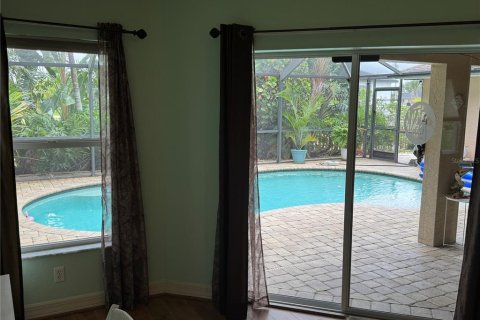 House in Cape Coral, Florida 4 bedrooms, 184.6 sq.m. № 1772187 - photo 5