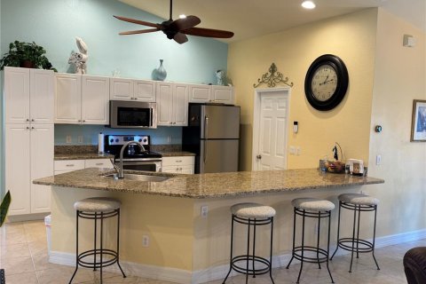 House in Cape Coral, Florida 4 bedrooms, 184.6 sq.m. № 1772187 - photo 2