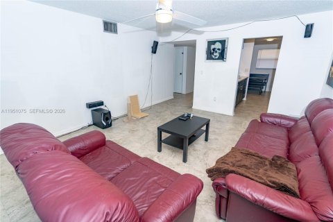 Copropriété à vendre à Coral Springs, Floride: 2 chambres, 95.69 m2 № 2007187 - photo 4