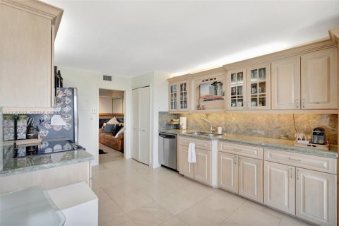 Condo in Fort Lauderdale, Florida, 2 bedrooms № 1985841 - photo 11