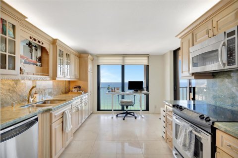 Condo in Fort Lauderdale, Florida, 2 bedrooms № 1985841 - photo 12