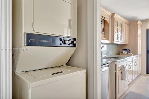 Condo in Fort Lauderdale, Florida, 2 bedrooms № 1985841 - photo 24