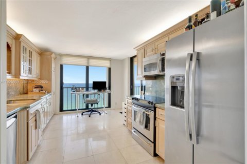 Condo in Fort Lauderdale, Florida, 2 bedrooms № 1985841 - photo 4