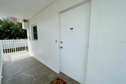 Купить кондоминиум в Беллеэйр Блафс, Флорида 6 комнат, 107.95м2, № 1630040 - фото 7