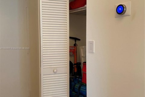 Condominio en alquiler en Miami Beach, Florida, 2 dormitorios, 123.56 m2 № 1809787 - foto 17
