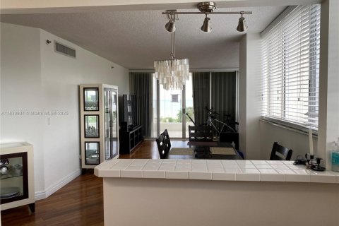 Condominio en alquiler en Miami Beach, Florida, 2 dormitorios, 123.56 m2 № 1809787 - foto 13