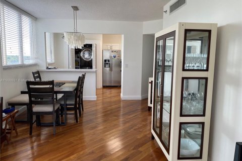 Condominio en alquiler en Miami Beach, Florida, 2 dormitorios, 123.56 m2 № 1809787 - foto 7