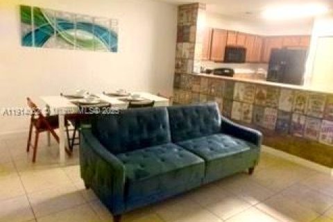 Villa ou maison à louer à Hallandale Beach, Floride: 3 chambres, 121.24 m2 № 1970721 - photo 4