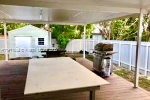 Villa ou maison à louer à Hallandale Beach, Floride: 3 chambres, 121.24 m2 № 1970721 - photo 11