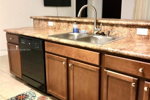 Villa ou maison à louer à Hallandale Beach, Floride: 3 chambres, 121.24 m2 № 1970721 - photo 3