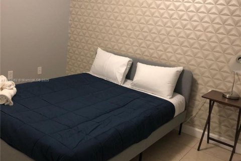 Villa ou maison à louer à Hallandale Beach, Floride: 3 chambres, 121.24 m2 № 1970721 - photo 8