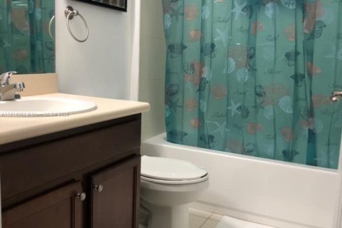 Villa ou maison à louer à Hallandale Beach, Floride: 3 chambres, 121.24 m2 № 1970721 - photo 9