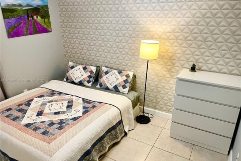 Villa ou maison à louer à Hallandale Beach, Floride: 3 chambres, 121.24 m2 № 1970721 - photo 5