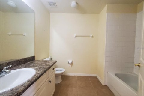 Condo in Gainesville, Florida, 3 bedrooms  № 2104942 - photo 23
