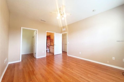 Condo in Gainesville, Florida, 3 bedrooms  № 2104942 - photo 24