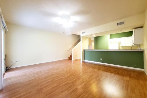 Condo in Gainesville, Florida, 3 bedrooms  № 2104942 - photo 10
