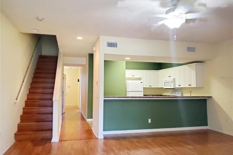 Condo in Gainesville, Florida, 3 bedrooms  № 2104942 - photo 11