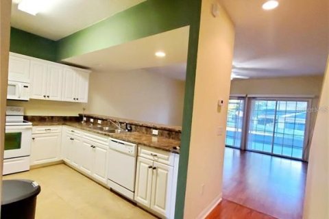 Condo in Gainesville, Florida, 3 bedrooms  № 2104942 - photo 7
