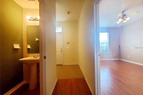 Condo in Gainesville, Florida, 3 bedrooms  № 2104942 - photo 26