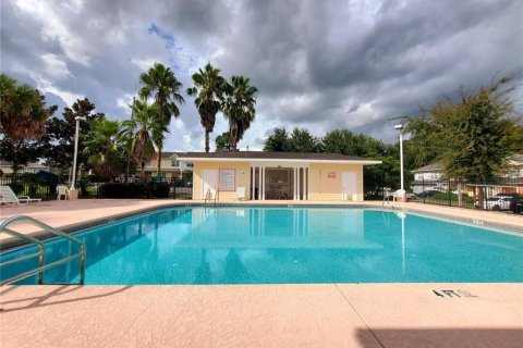 Condo in Gainesville, Florida, 3 bedrooms  № 2104942 - photo 27