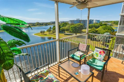 Condo in Pompano Beach, Florida, 2 bedrooms  № 2086031 - photo 10