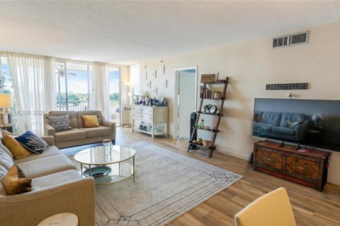 Condo in Pompano Beach, Florida, 2 bedrooms  № 2086031 - photo 6