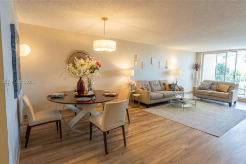 Condo in Pompano Beach, Florida, 2 bedrooms  № 2086031 - photo 5
