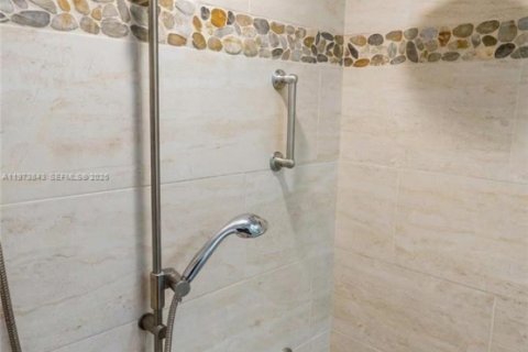 Condo in Pompano Beach, Florida, 2 bedrooms  № 2086031 - photo 19