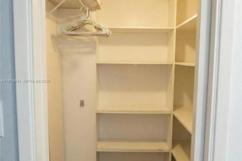 Condo in Pompano Beach, Florida, 2 bedrooms  № 2086031 - photo 13