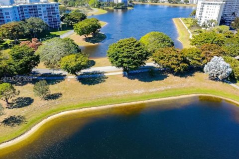 Condo in Pompano Beach, Florida, 2 bedrooms  № 2086031 - photo 29