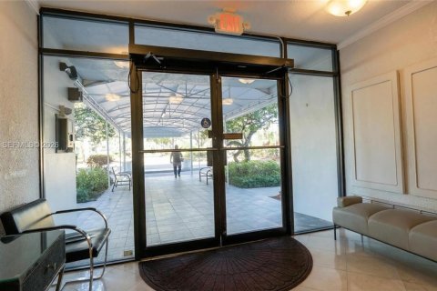 Condo in Pompano Beach, Florida, 2 bedrooms  № 2086031 - photo 22