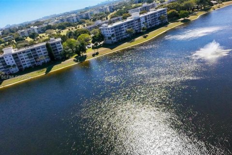 Condo in Pompano Beach, Florida, 2 bedrooms  № 2086031 - photo 28
