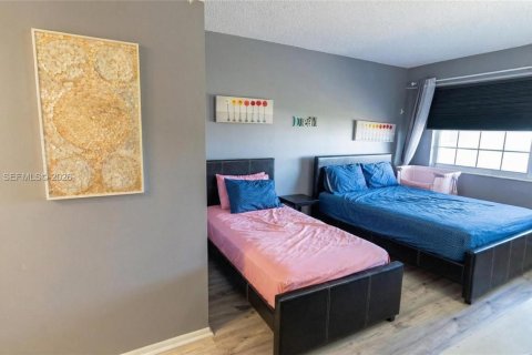 Condo in Pompano Beach, Florida, 2 bedrooms  № 2086031 - photo 11