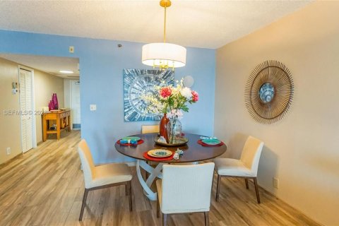 Condo in Pompano Beach, Florida, 2 bedrooms  № 2086031 - photo 8