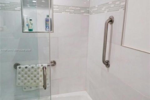 Condo in Pompano Beach, Florida, 2 bedrooms  № 2086031 - photo 15