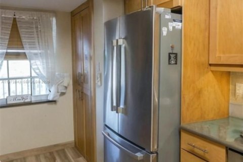 Condo in Pompano Beach, Florida, 2 bedrooms  № 2086031 - photo 4