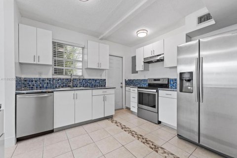 Villa ou maison à louer à Miami, Floride: 3 chambres, 139.35 m2 № 1945812 - photo 10