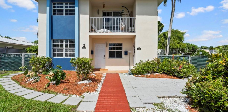 Villa ou maison à Miami, Floride 3 chambres, 139.35 m2 № 1945812