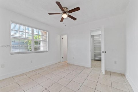 Villa ou maison à louer à Miami, Floride: 3 chambres, 139.35 m2 № 1945812 - photo 12