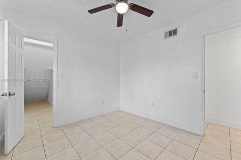 Villa ou maison à louer à Miami, Floride: 3 chambres, 139.35 m2 № 1945812 - photo 19