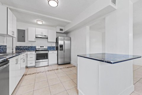 Villa ou maison à louer à Miami, Floride: 3 chambres, 139.35 m2 № 1945812 - photo 9