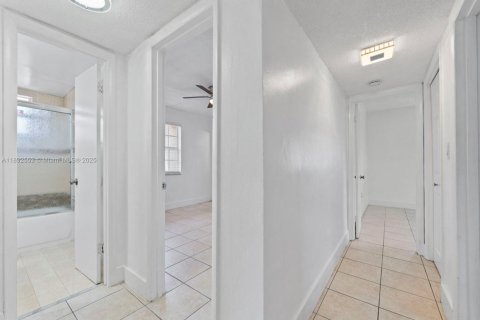 Villa ou maison à louer à Miami, Floride: 3 chambres, 139.35 m2 № 1945812 - photo 17